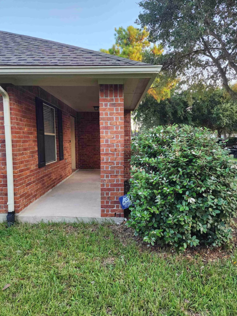 Trimming-Trees-Near-Homes-Windy-Port-Ln-Richmond-TX.